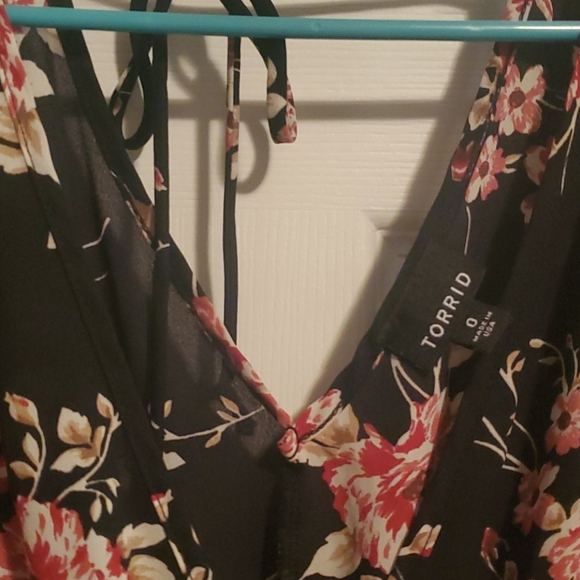 Torrid size 0 floral dolman sleeve top - Picture 3 of 4
